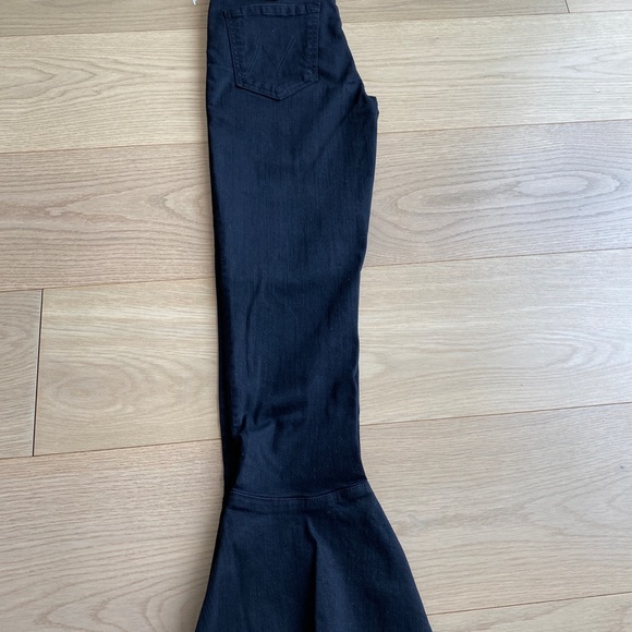NWT Mother Denim “The Cha Cha Fray” Jean